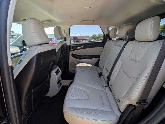 Photo of 2023 Agate Black Metallic Ford Edge