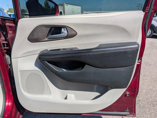 Photo of 2017 Velvet Red Pearlcoat Chrysler Pacifica