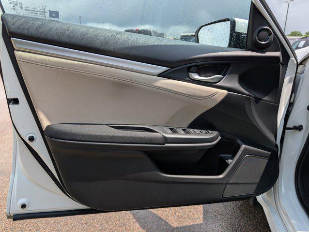 Photo of 2017 White Orchid Pearl Honda Civic