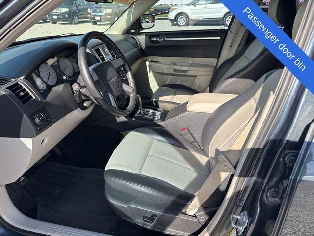 Photo of 2007 Gray Chrysler 300