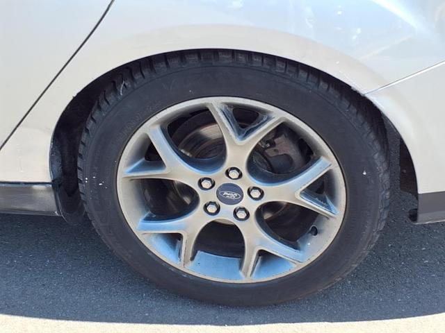 Photo of 2014 Ingot Silver Metallic Ford Focus