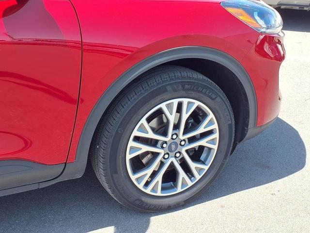 Photo of 2022 Rapid Red Metallic Tinted Clearcoat Ford Escape