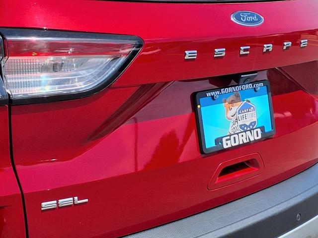 Photo of 2022 Rapid Red Metallic Tinted Clearcoat Ford Escape