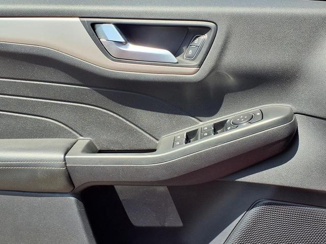 Photo of 2022 Rapid Red Metallic Tinted Clearcoat Ford Escape