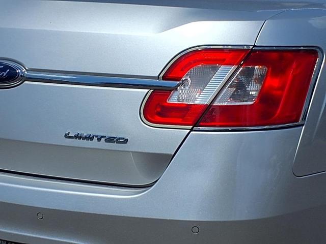 Photo of 2010 Silver Ford Taurus