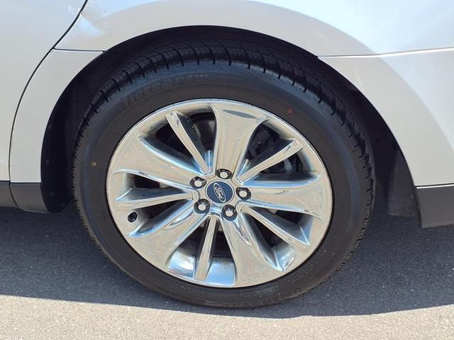 Photo of 2010 Silver Ford Taurus