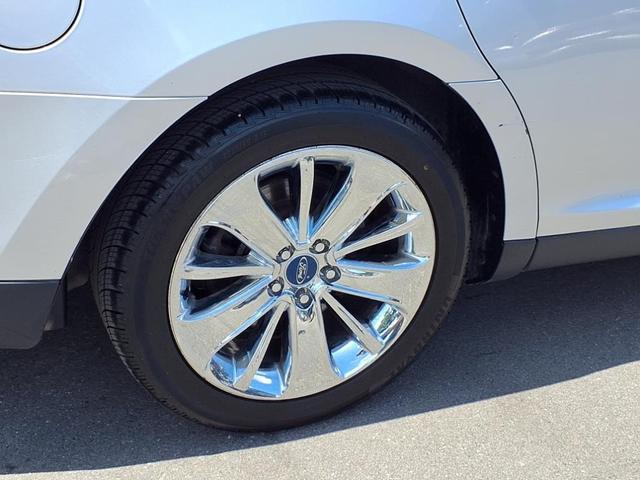 Photo of 2010 Silver Ford Taurus