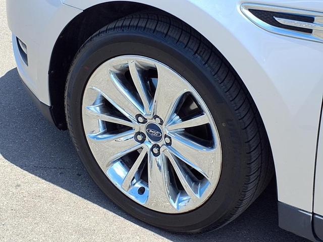 Photo of 2010 Silver Ford Taurus