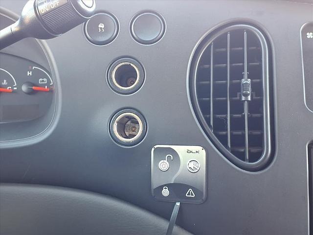 Photo of 2007 White Ford E350 Super Duty