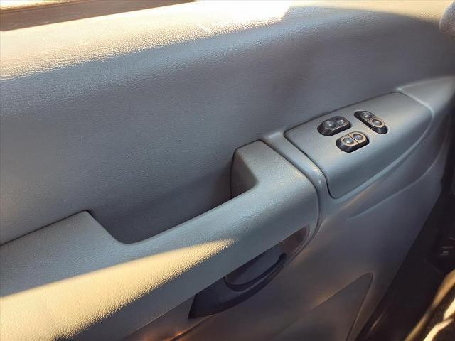 Photo of 2007 White Ford E350 Super Duty