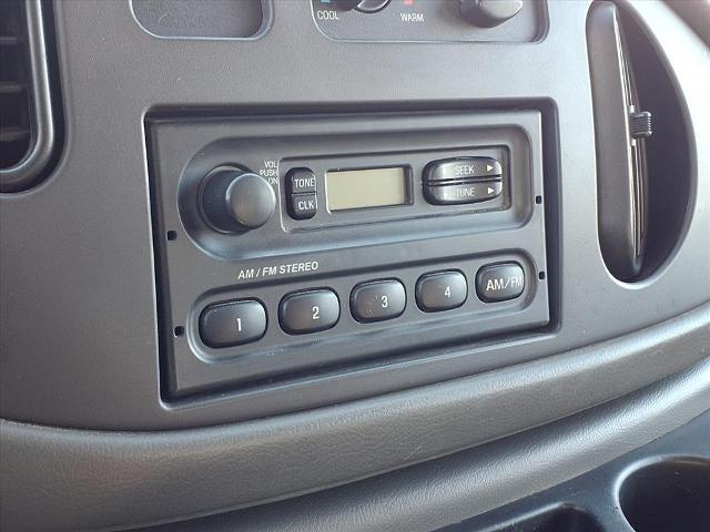 Photo of 2007 White Ford E350 Super Duty