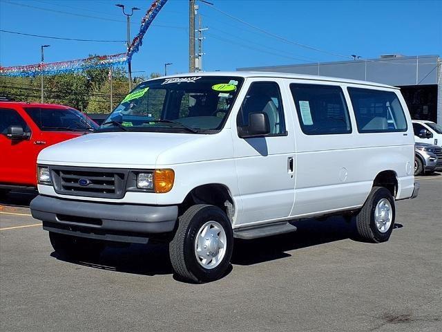 Photo of 2007 White Ford E350 Super Duty
