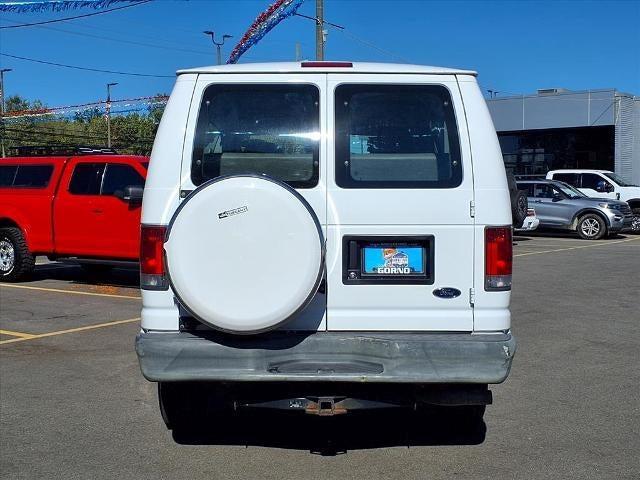 Photo of 2007 White Ford E350 Super Duty