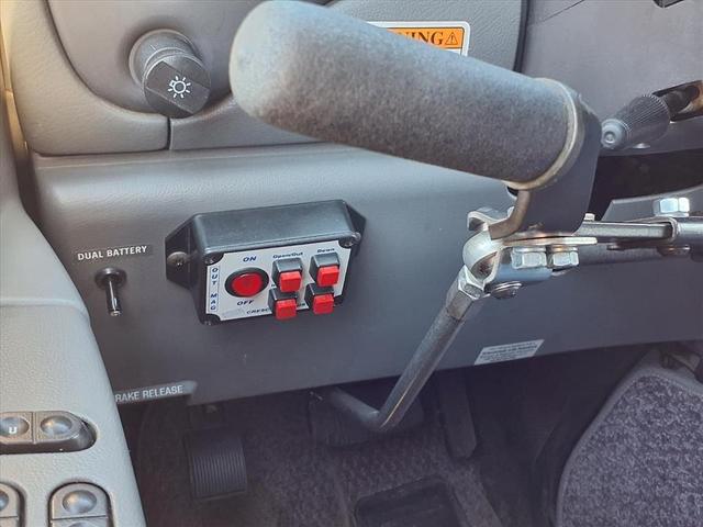 Photo of 2007 White Ford E350 Super Duty