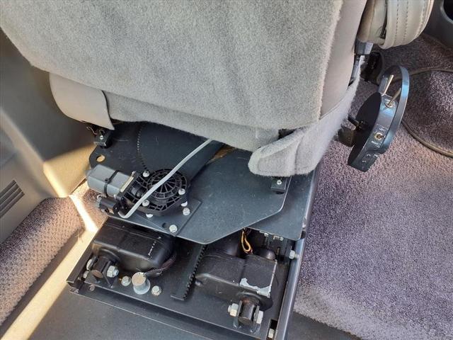Photo of 2007 White Ford E350 Super Duty