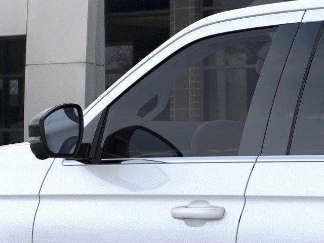 Photo of 2025 Star White Ford Expedition Max