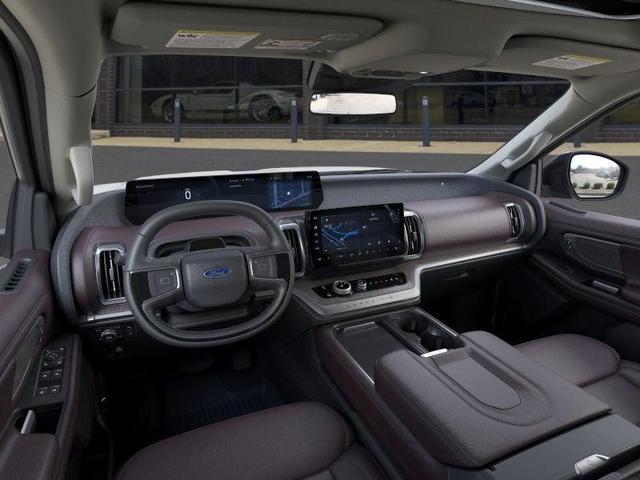 Photo of 2025 Star White Ford Expedition Max