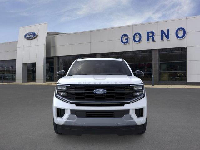 Photo of 2025 Star White Ford Expedition Max
