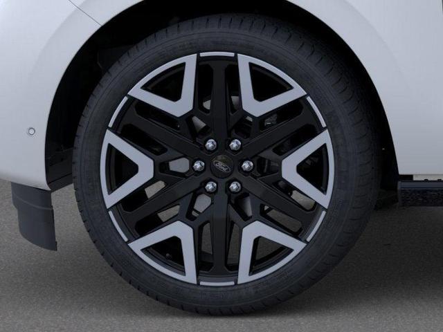 Photo of 2025 Star White Ford Expedition Max