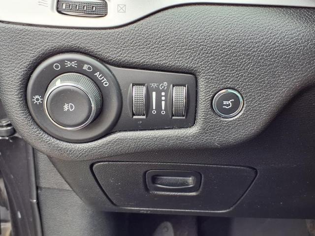 Photo of 2017 Granite Crystal Metallic Jeep Cherokee