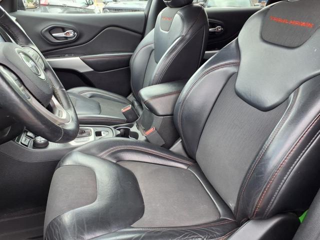 Photo of 2017 Granite Crystal Metallic Jeep Cherokee