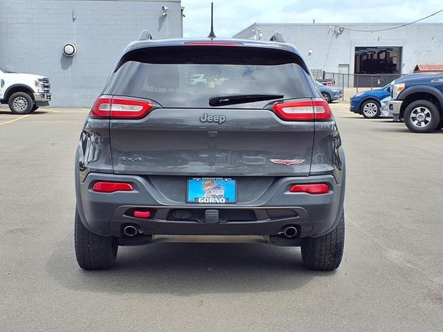 Photo of 2017 Granite Crystal Metallic Jeep Cherokee
