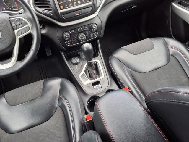 Photo of 2017 Granite Crystal Metallic Jeep Cherokee