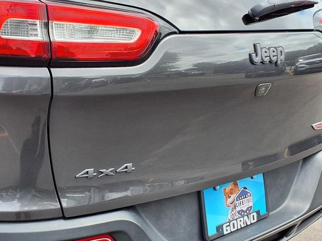 Photo of 2017 Granite Crystal Metallic Jeep Cherokee