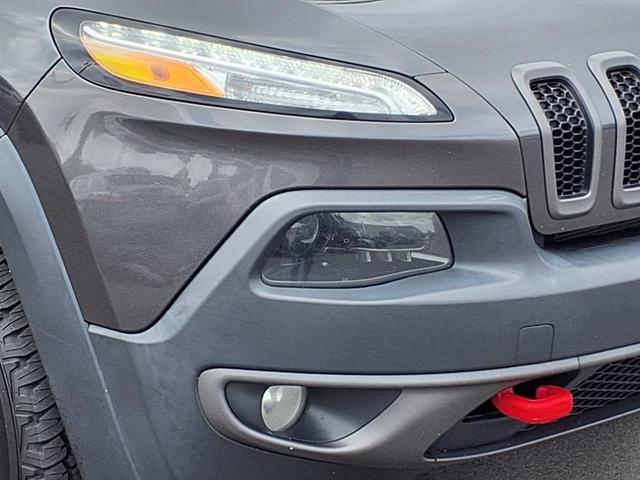 Photo of 2017 Granite Crystal Metallic Jeep Cherokee