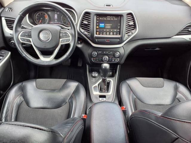 Photo of 2017 Granite Crystal Metallic Jeep Cherokee