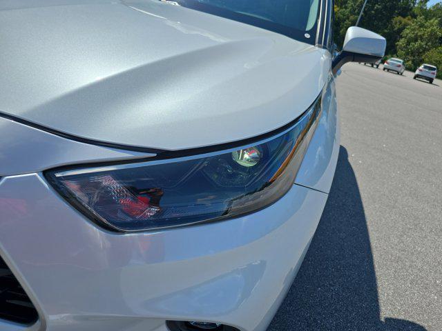 Photo of 2022 Wind Chill Pearl Toyota Highlander