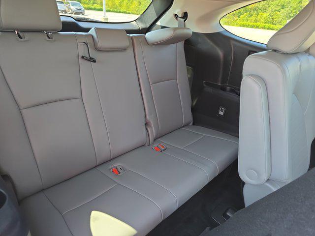 Photo of 2022 Wind Chill Pearl Toyota Highlander