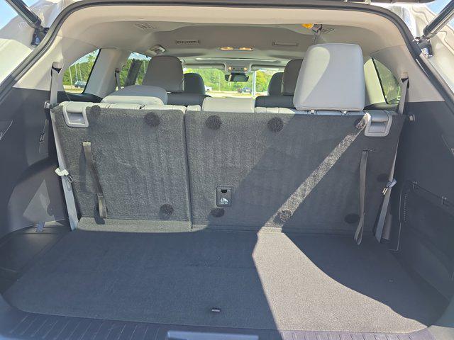 Photo of 2022 Wind Chill Pearl Toyota Highlander
