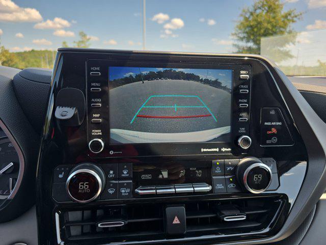 Photo of 2022 Wind Chill Pearl Toyota Highlander