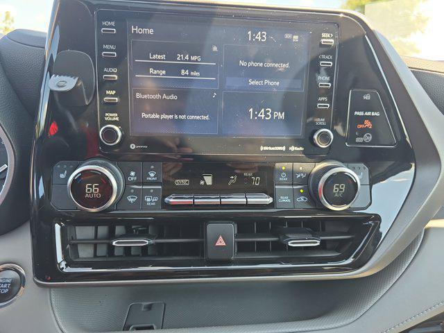 Photo of 2022 Wind Chill Pearl Toyota Highlander