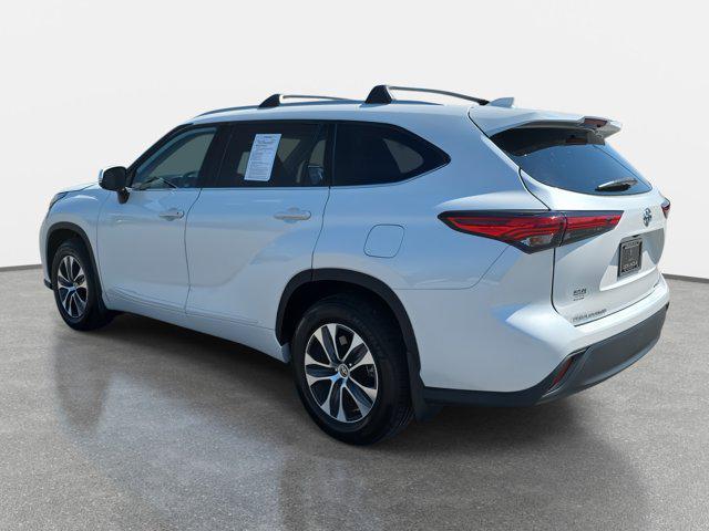 Photo of 2022 Wind Chill Pearl Toyota Highlander