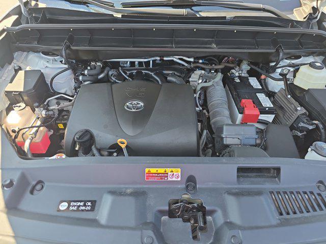 Photo of 2022 Wind Chill Pearl Toyota Highlander