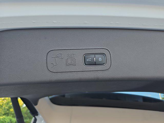 Photo of 2023 PRISTINE WHITE MET 3C Lincoln Aviator