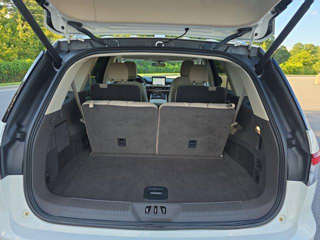Photo of 2023 PRISTINE WHITE MET 3C Lincoln Aviator