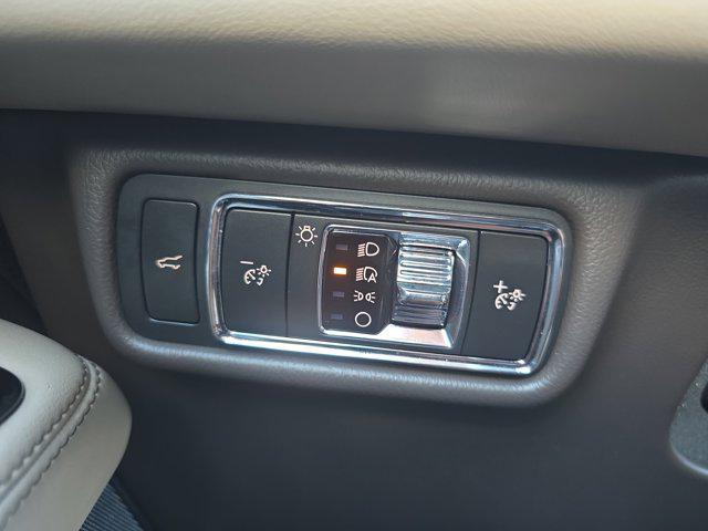Photo of 2023 PRISTINE WHITE MET 3C Lincoln Aviator