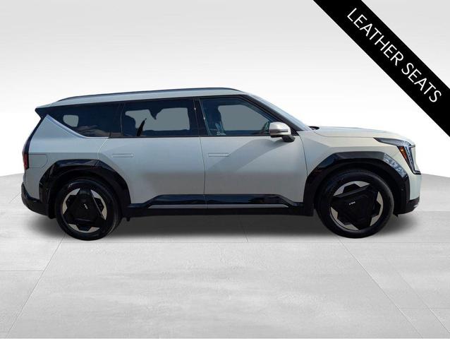 Photo of 2024 Ivory Silver Matte Kia EV9