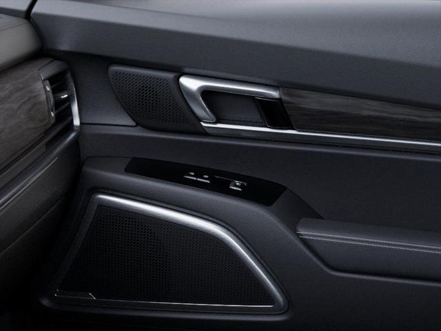 Photo of 2025 Ebony Black Kia Telluride