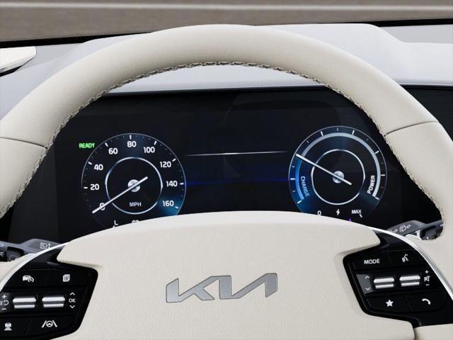 Photo of 2025 White Pearl Kia Niro EV