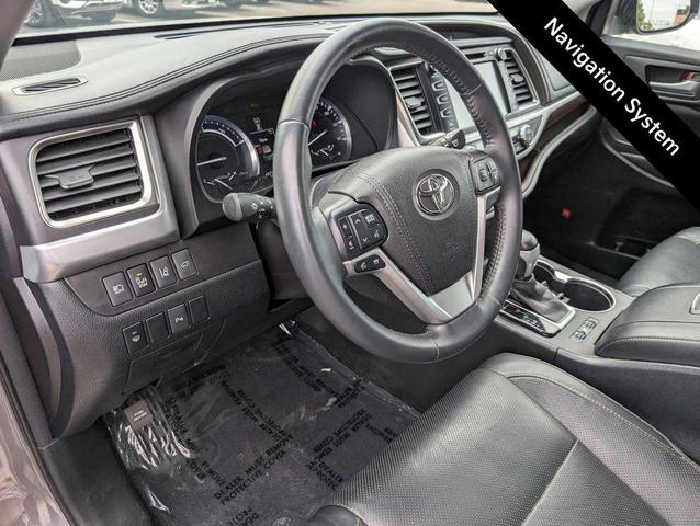 Photo of 2016 Predawn Gray Mica Toyota Highlander Hybrid