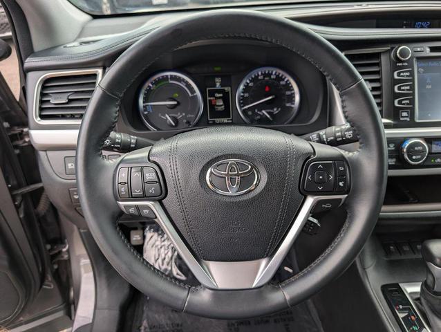 Photo of 2016 Predawn Gray Mica Toyota Highlander Hybrid