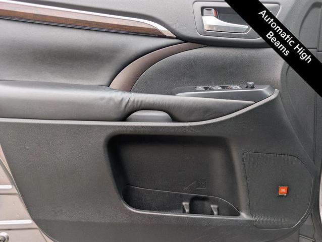 Photo of 2016 Predawn Gray Mica Toyota Highlander Hybrid