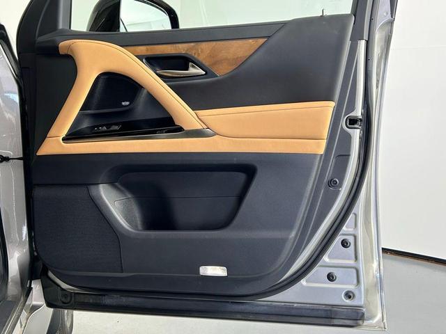 Photo of 2022 Atomic Silver Lexus LX 600