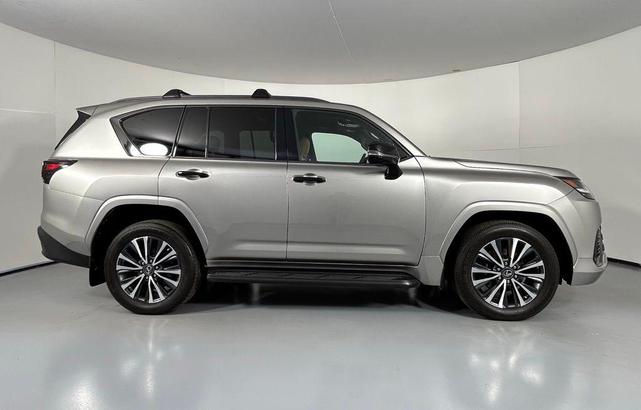 Photo of 2022 Atomic Silver Lexus LX 600