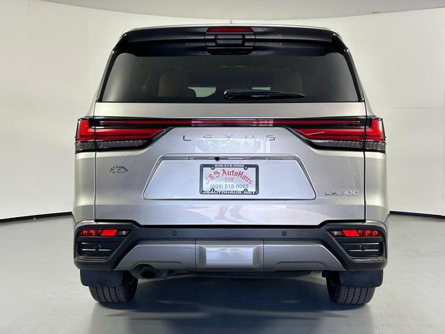 Photo of 2022 Atomic Silver Lexus LX 600