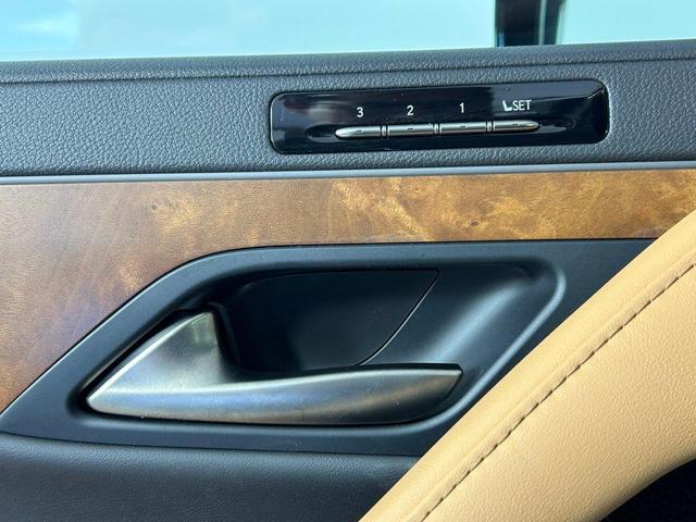 Photo of 2022 Atomic Silver Lexus LX 600